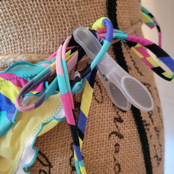 NWT Woman's colorful bikini set. Size Med. - Picture 4 of 9